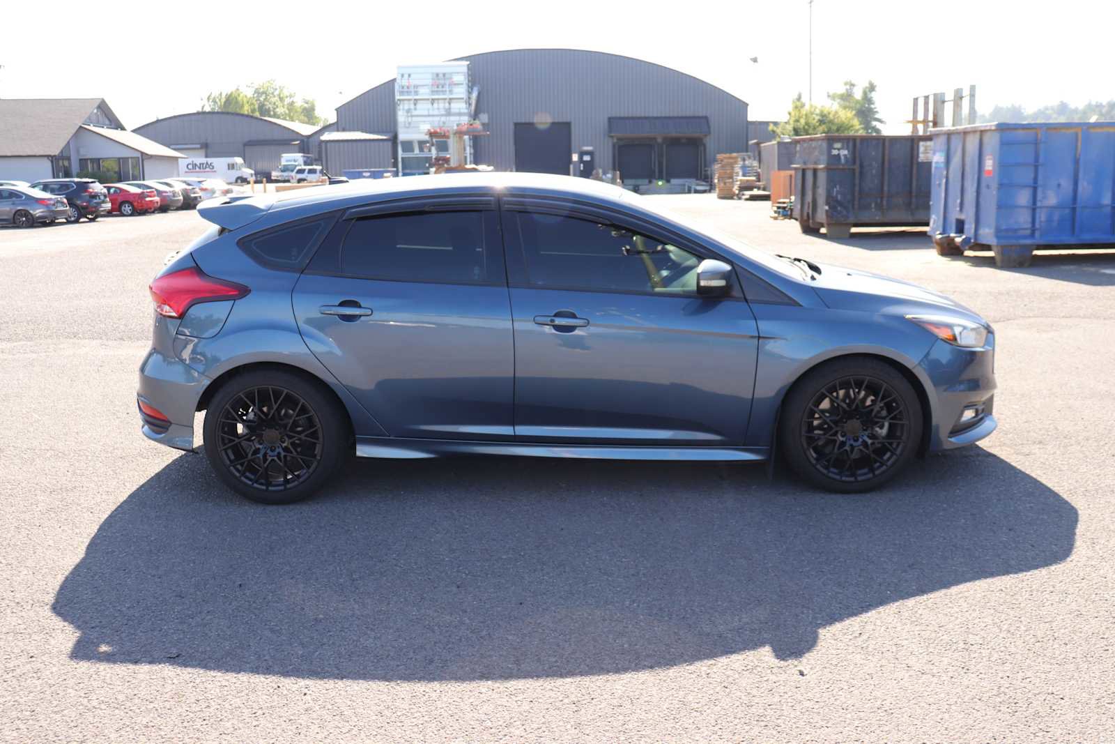 Used 2018 Ford Focus ST FWD image 4