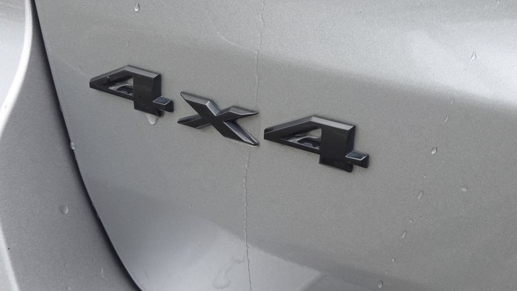 Used 2018 Jeep Grand Cherokee Altitude AWD/4WD image 23