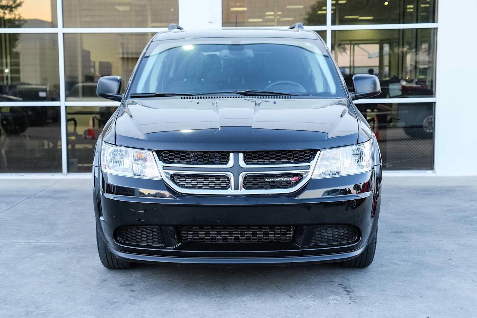 Used 2020 Dodge Journey SE FWD image 2