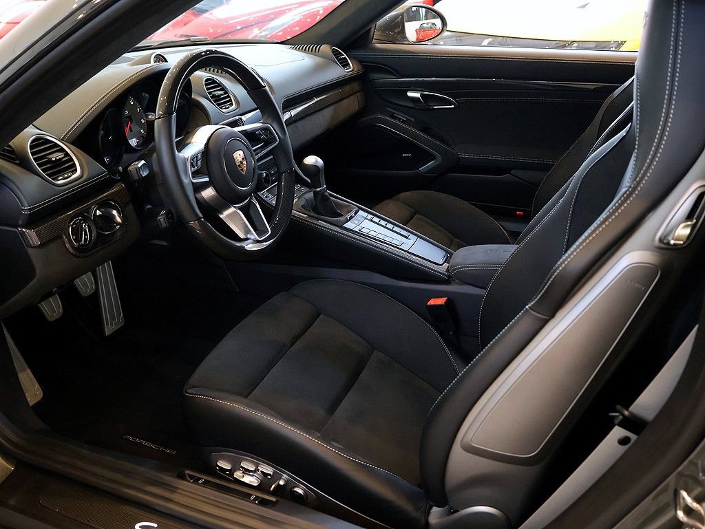 Used 2025 Porsche 718 Cayman GTS RWD image 4