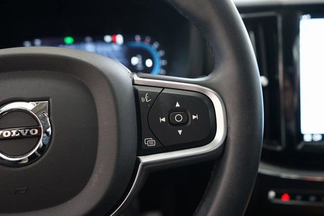 Used 2023 Volvo XC60 B5 Core image 35