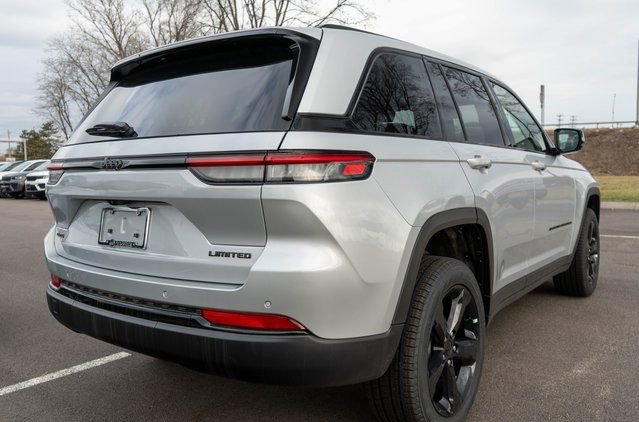 New 2025 Jeep Grand Cherokee Limited w/ Black Appearance Package image 5