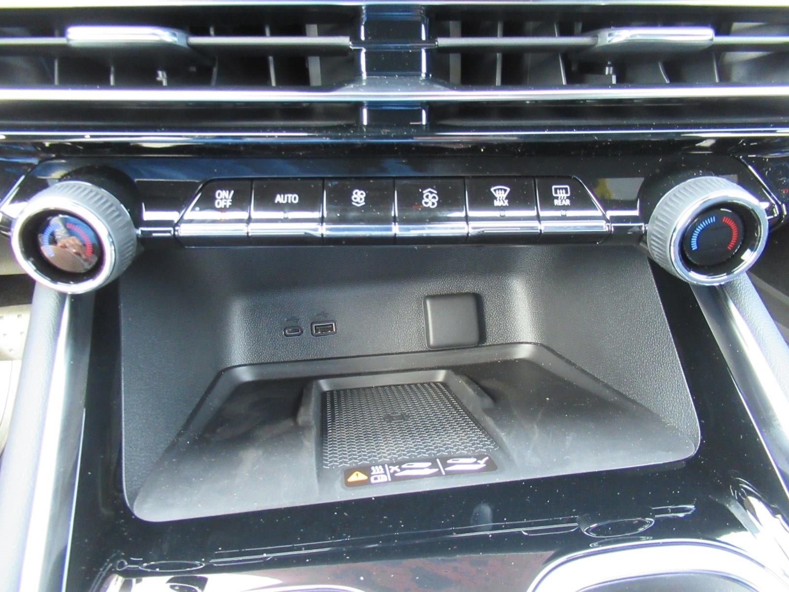 New 2026 Chevrolet Traverse RS w/ LPO, Floor Liner Package FWD image 29
