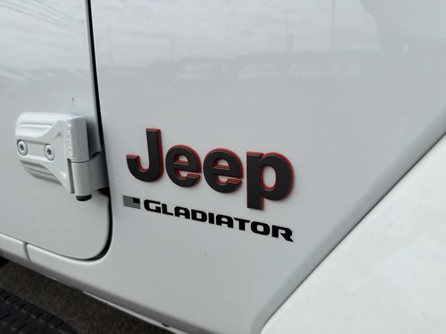 Used 2023 Jeep Gladiator Mojave w/ Cold Weather Group AWD/4WD image 5