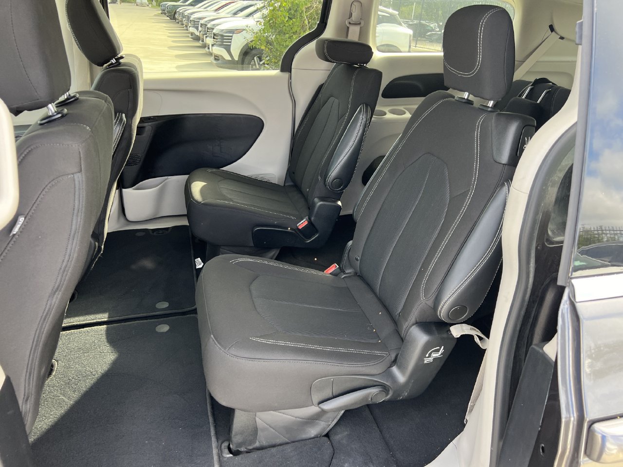 Used 2022 Chrysler Voyager LX FWD image 24
