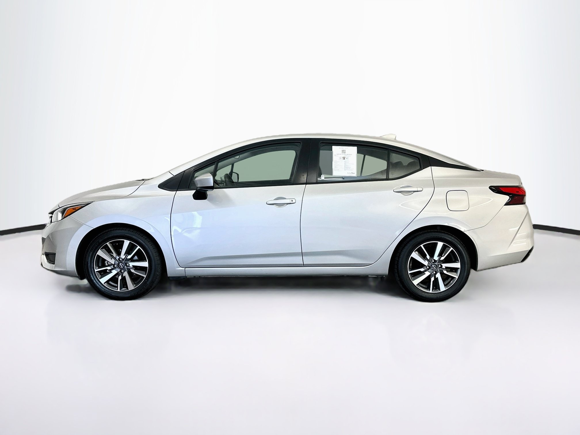 Used 2024 Nissan Versa SV FWD image 4