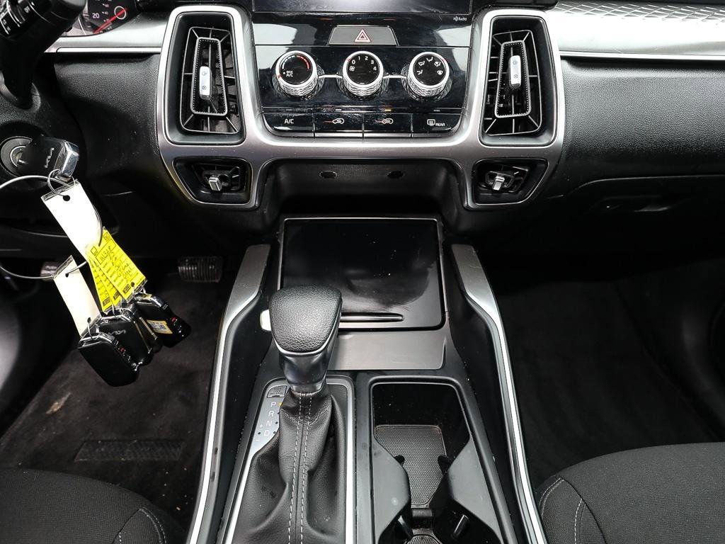 Used 2023 Kia Sorento LX image 18