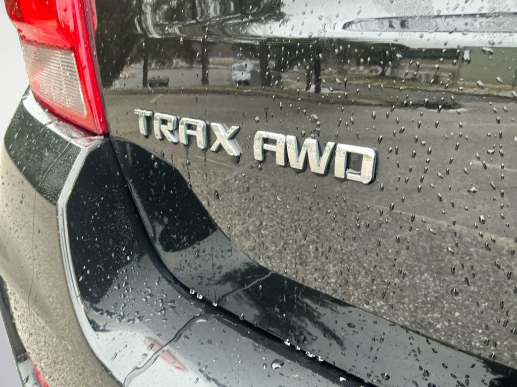 Used 2022 Chevrolet Trax LT w/ Midnight Edition image 16