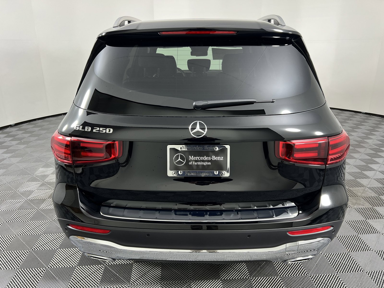 Used 2025 Mercedes-Benz GLB 250 image 12