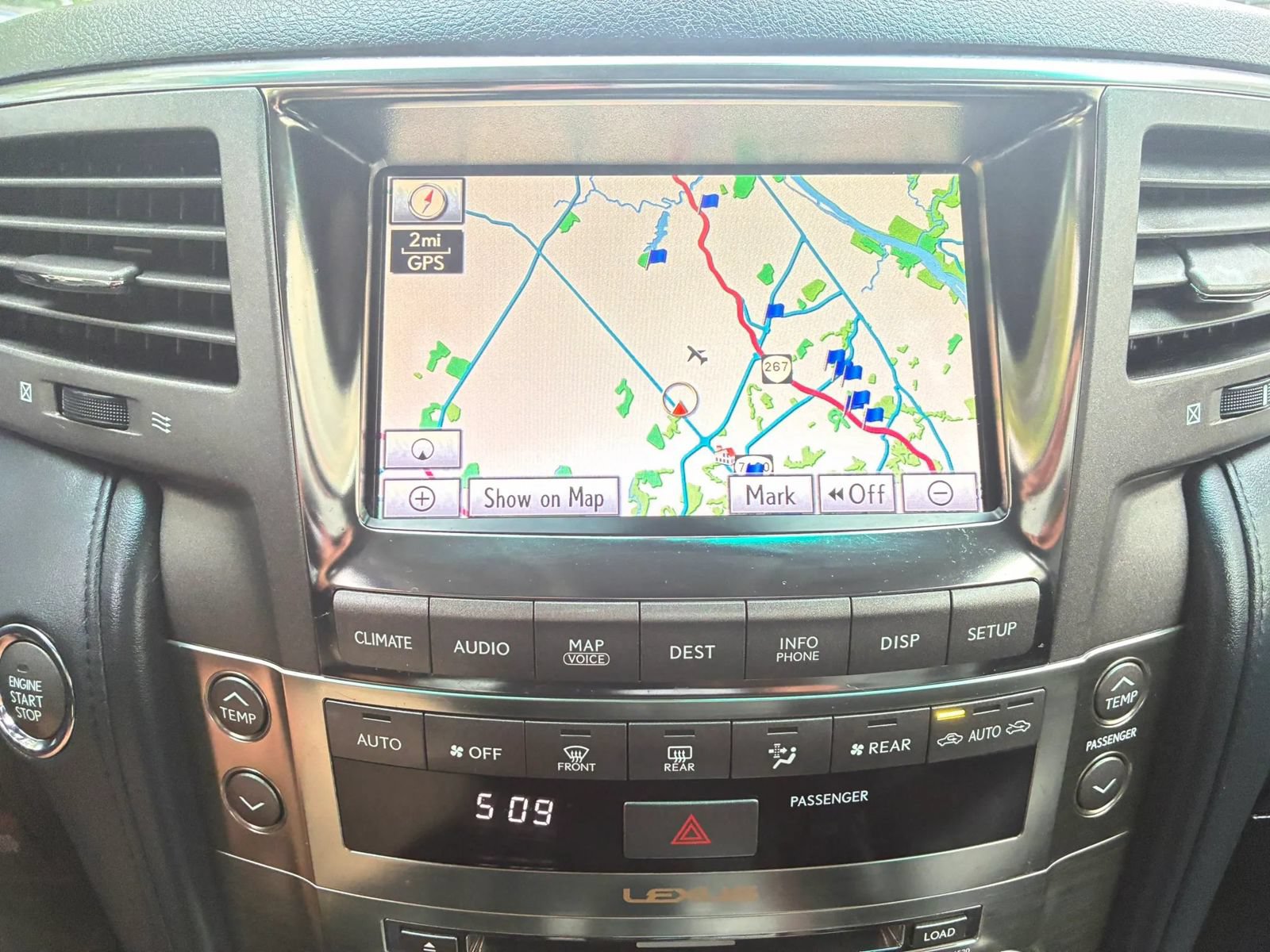 Used 2011 Lexus LX 570 4WD w/ Luxury Pkg image 27