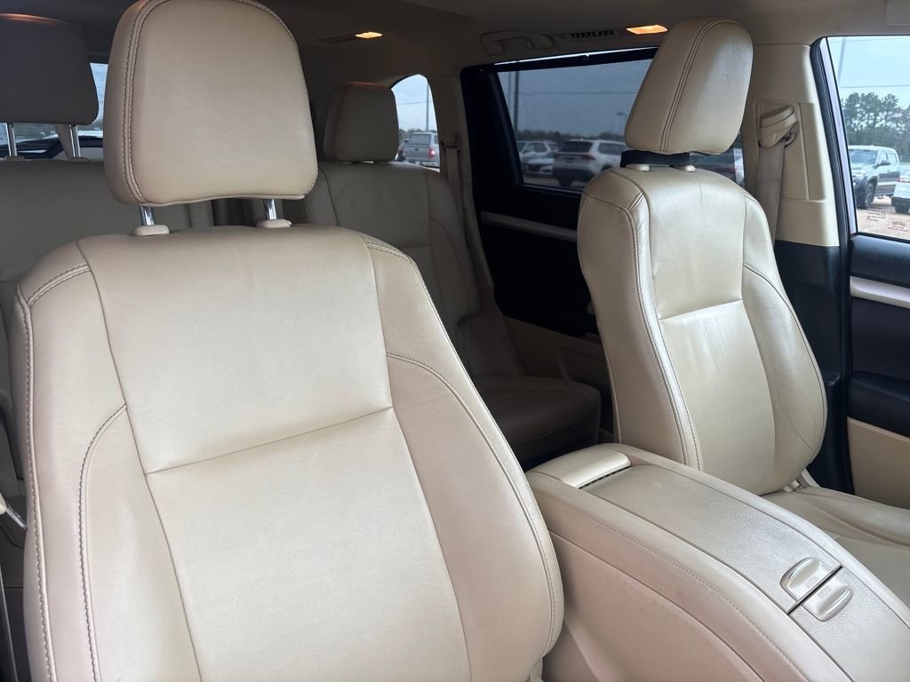 Used 2018 Toyota Highlander XLE image 25