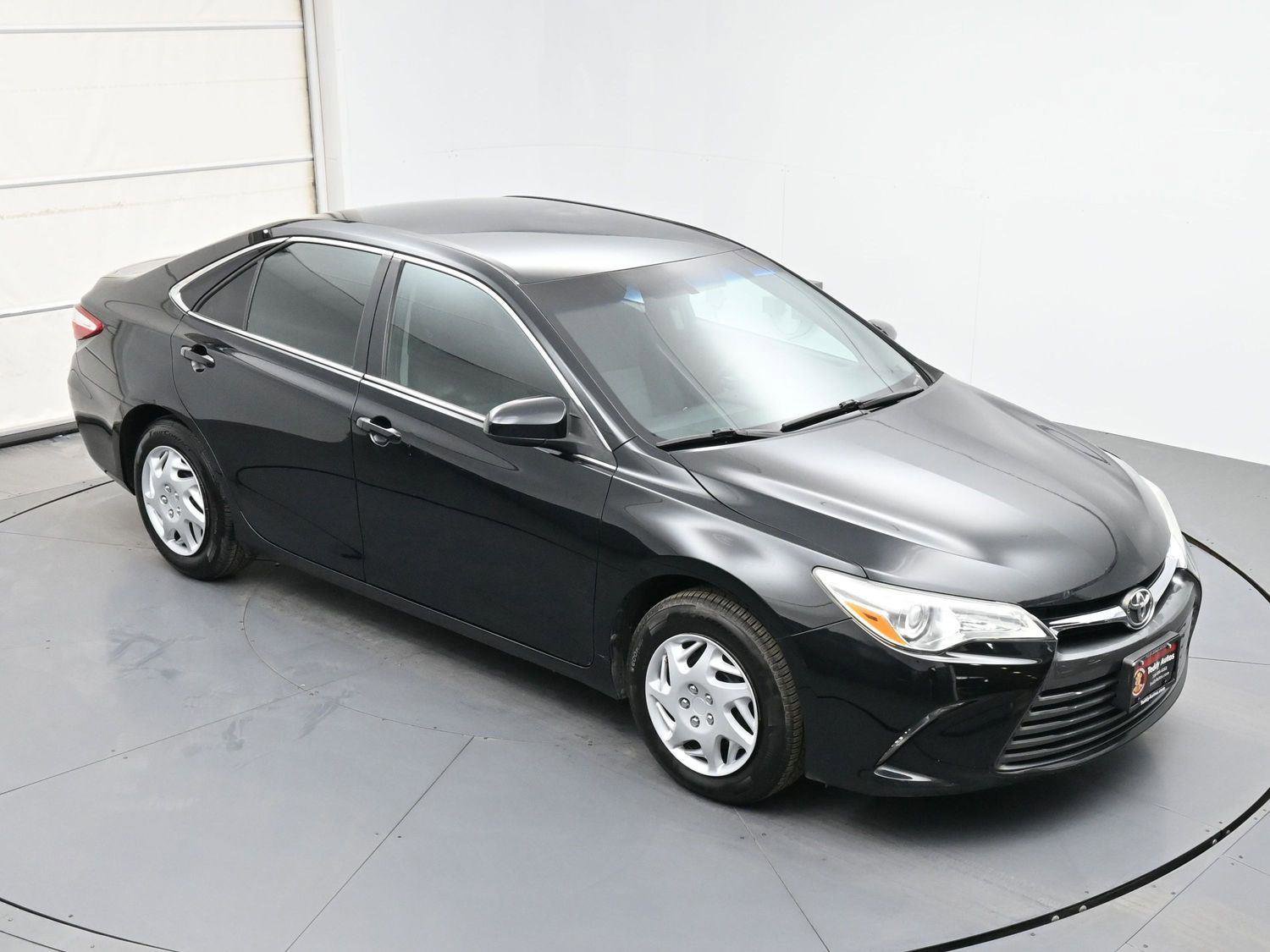 Used 2015 Toyota Camry LE FWD image 31