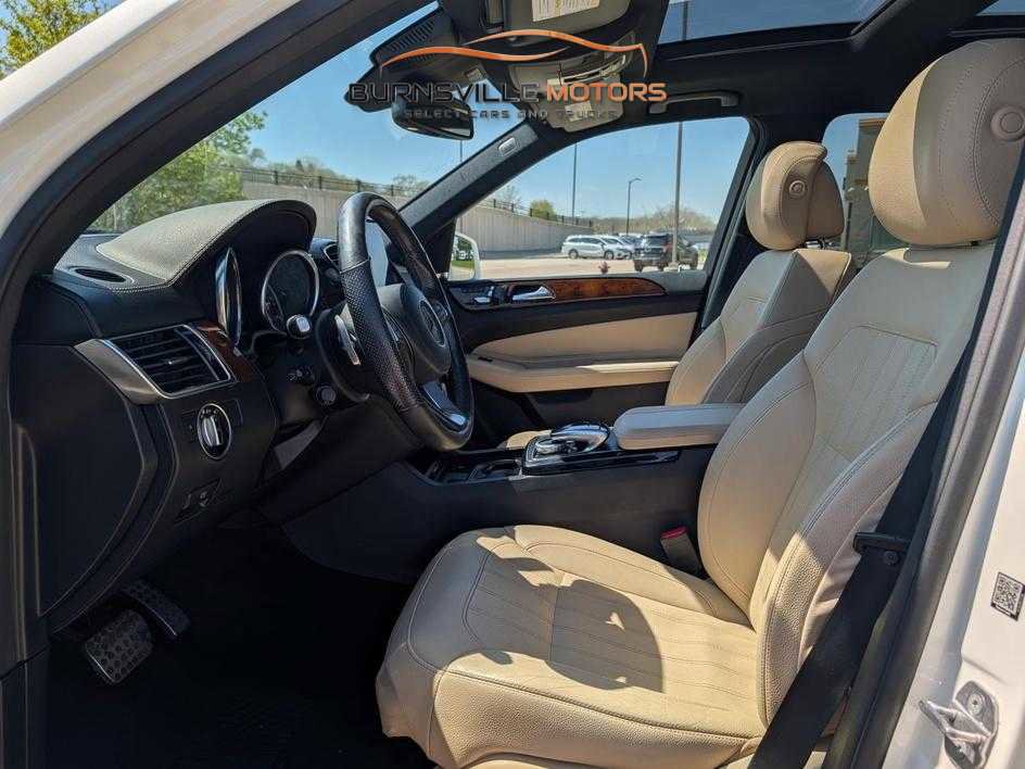 Used 2010 Mercedes-Benz C 300 Sport image 36