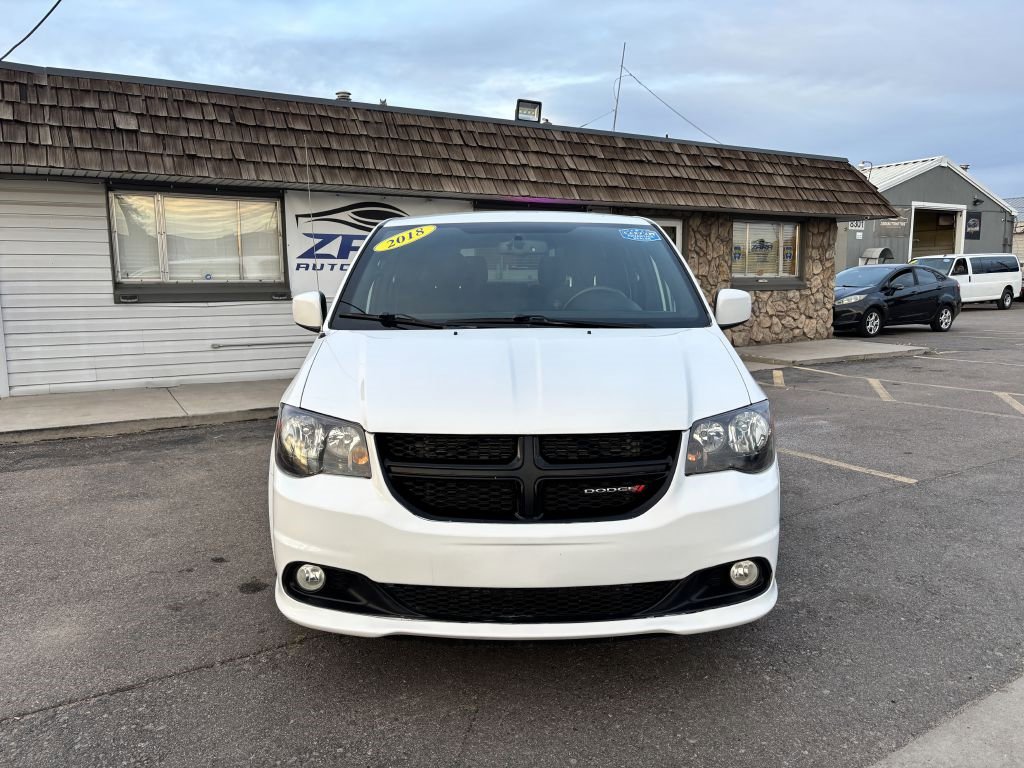 Used 2018 Dodge Grand Caravan SE image 2