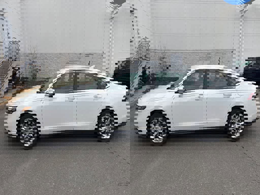 Certified 2023 Honda Accord LX image 1