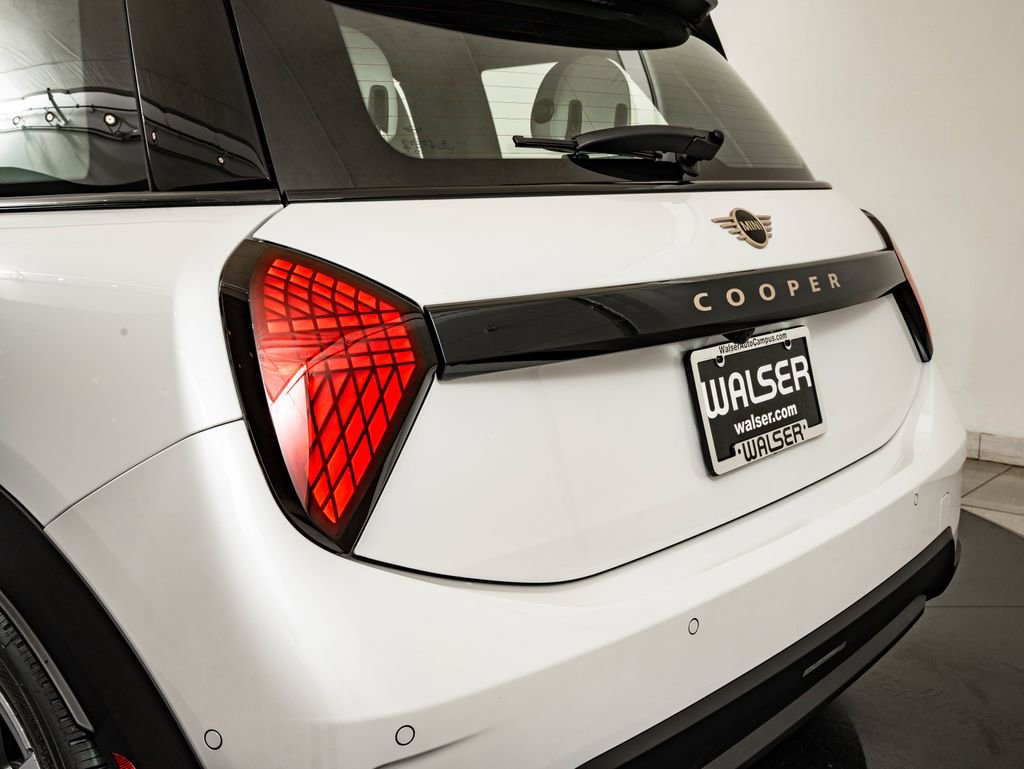 New 2026 MINI Cooper 2-Door Hardtop FWD image 18