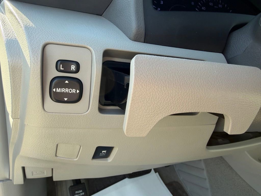 Used 2011 Toyota Camry LE FWD image 11