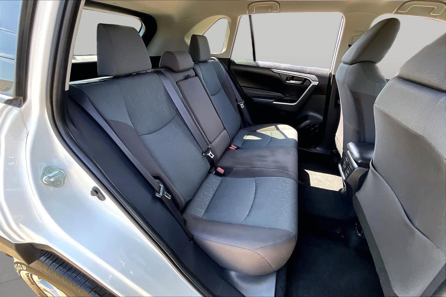 Used 2025 Toyota RAV4 XLE FWD image 20