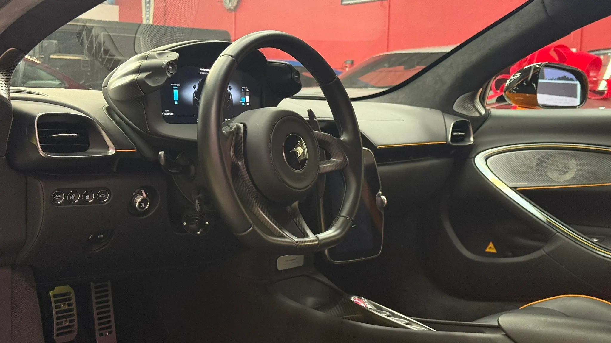 Used 2023 McLaren Artura RWD image 7