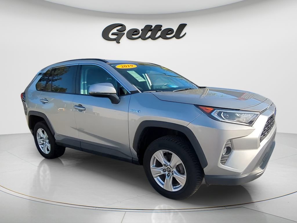 Used 2019 Toyota RAV4 XLE w/ Convenience Package image 5