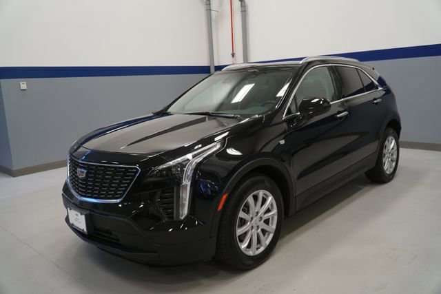 Used 2022 Cadillac XT4 Luxury w/ Cold Weather Package image 1