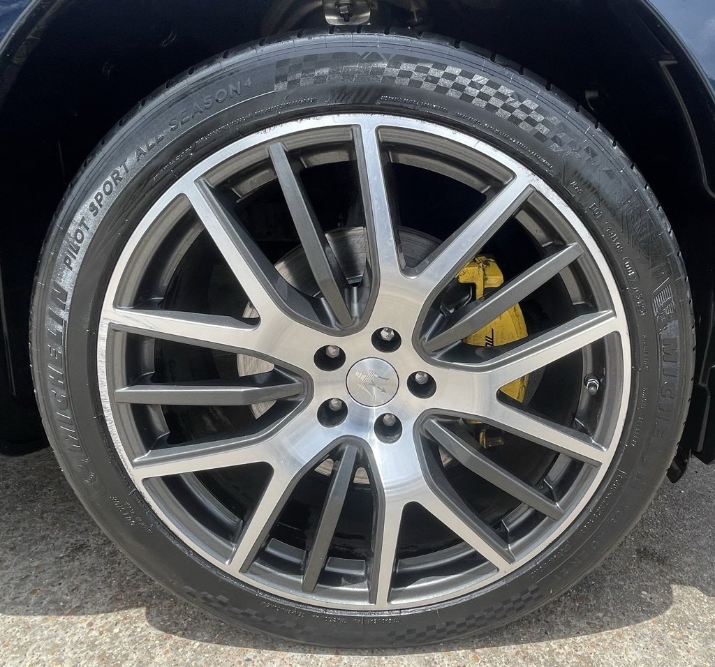 Used 2019 Maserati Levante GranLusso image 16