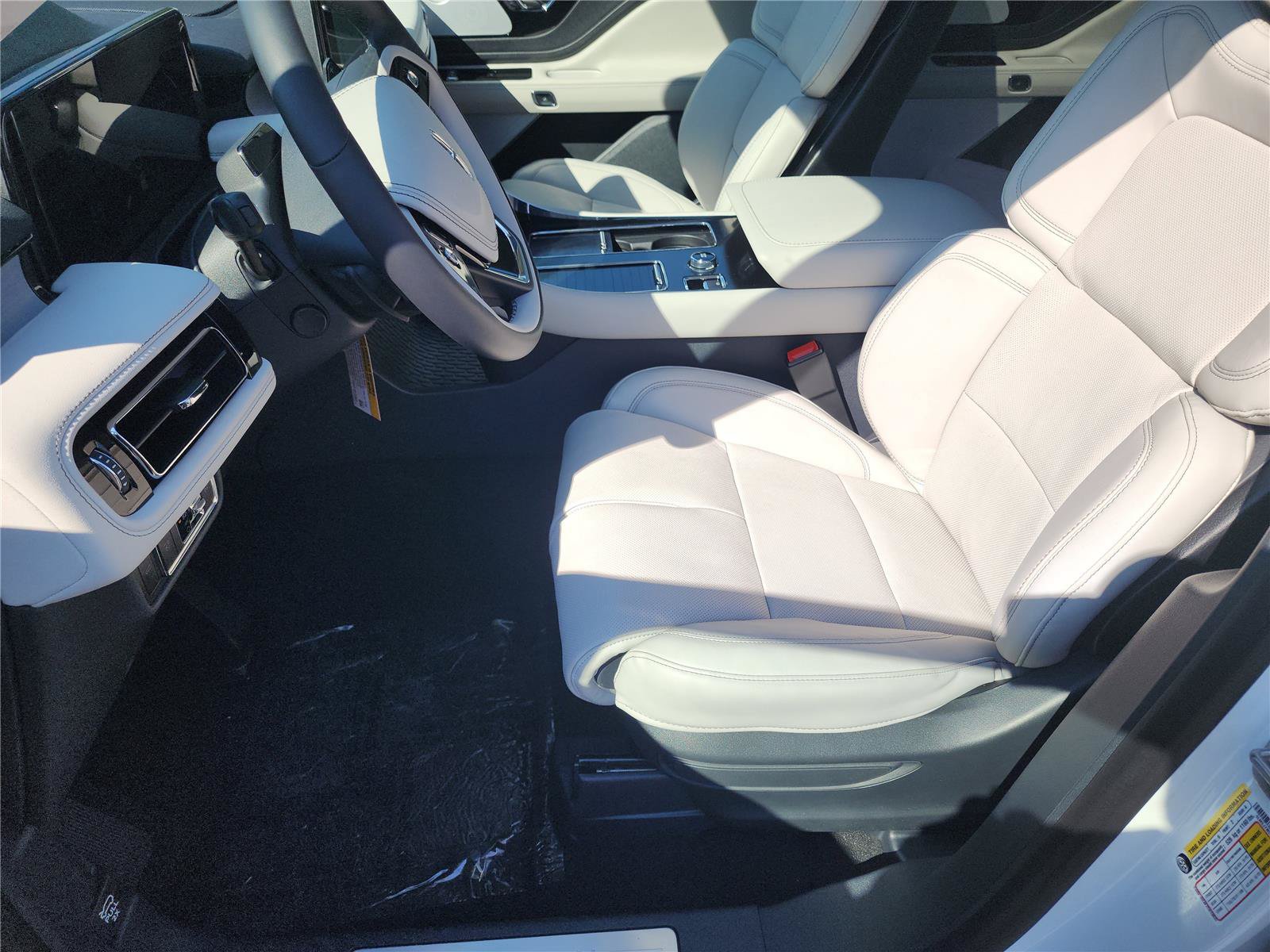 New 2026 Lincoln Aviator Reserve w/ Luxury Package RWD image 13