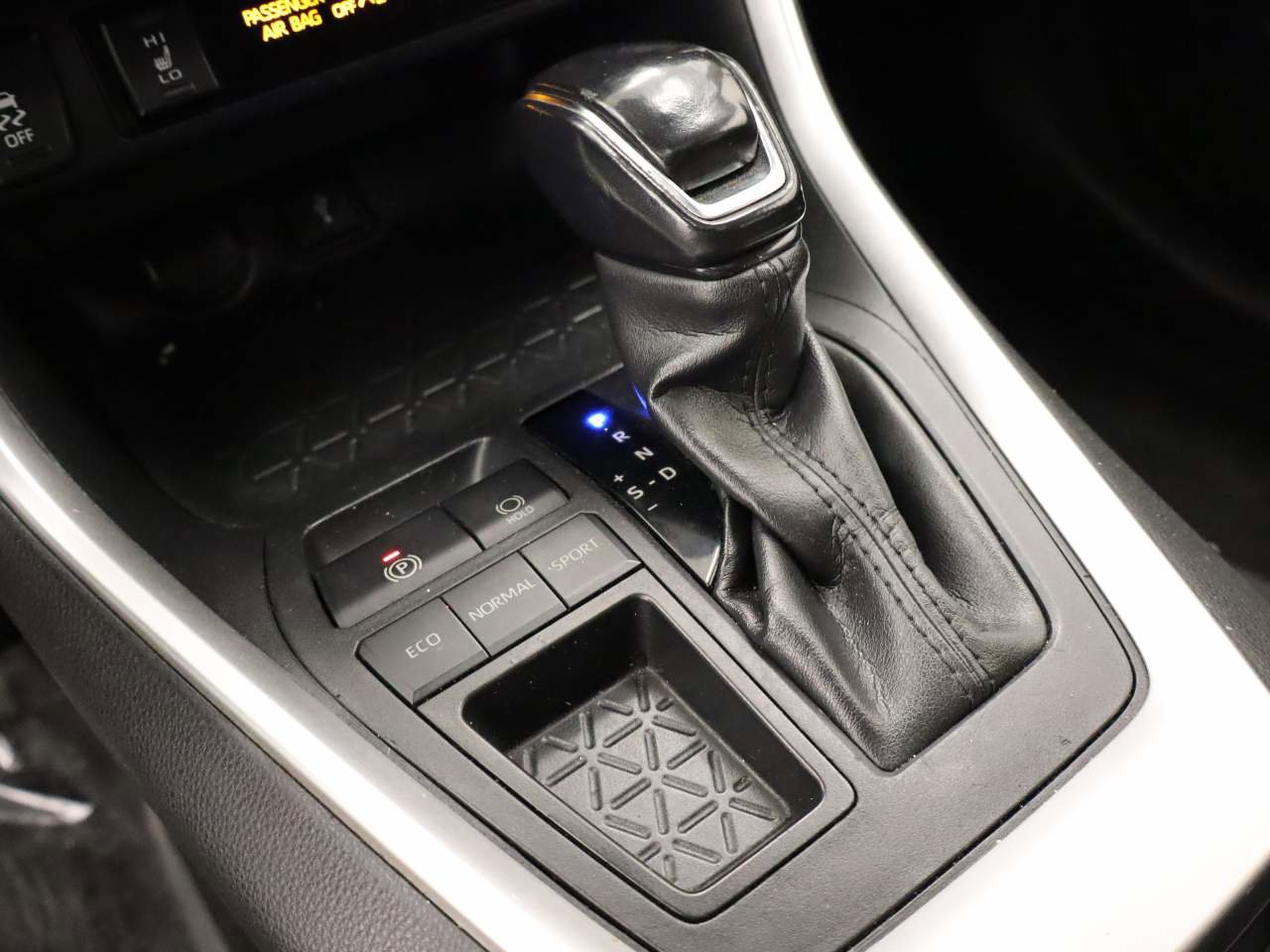 Used 2021 Toyota RAV4 XLE image 9