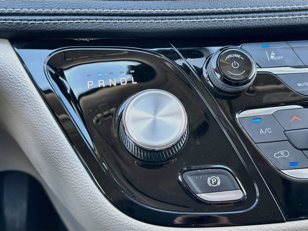 Used 2022 Chrysler Pacifica Touring-L FWD image 19
