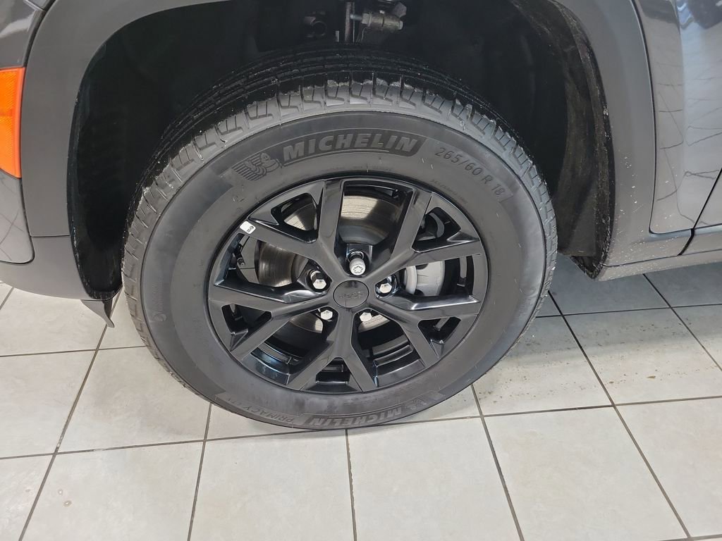 Used 2025 Jeep Grand Cherokee Altitude image 42