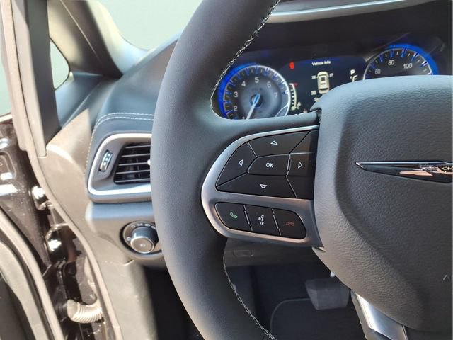 New 2026 Chrysler Pacifica Select FWD image 21