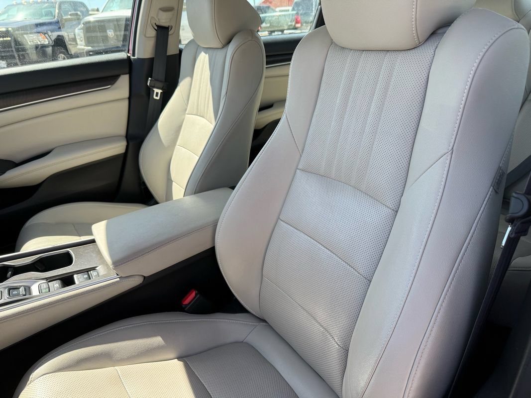 Used 2021 Honda Accord Touring image 31