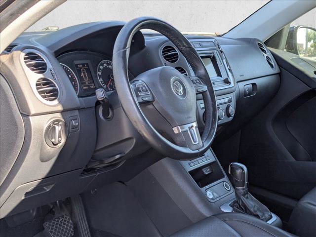 Used 2016 Volkswagen Tiguan S image 2