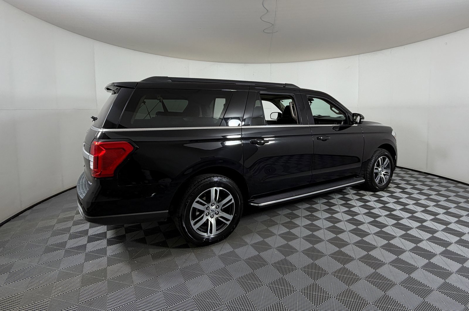 Used 2022 Ford Expedition Max XLT image 4