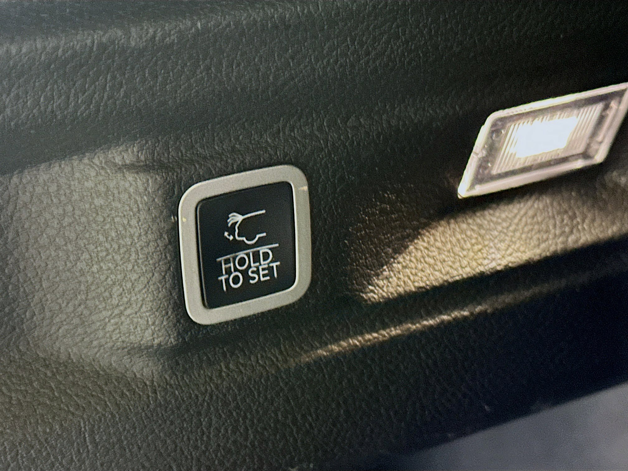 Used 2023 Jeep Grand Cherokee L Limited w/ Trailer Tow Group (B) image 31