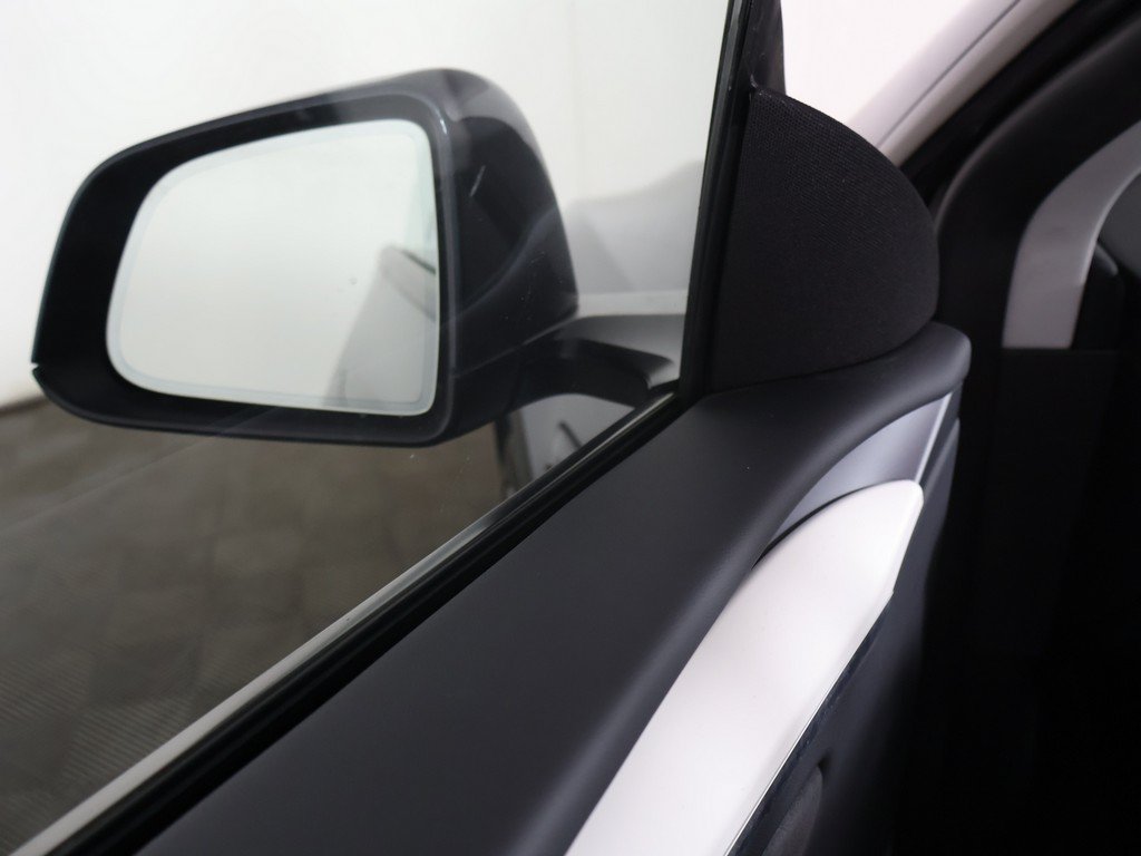 Used 2024 Tesla Model Y Long Range AWD/4WD image 39
