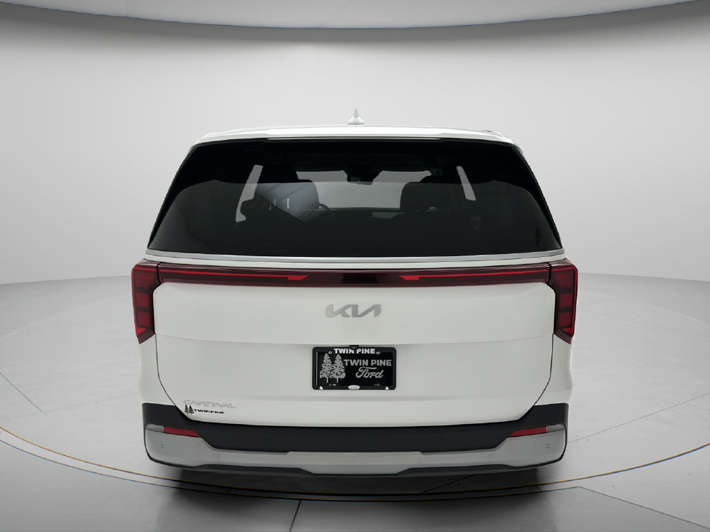 Used 2025 Kia Carnival FWD image 6