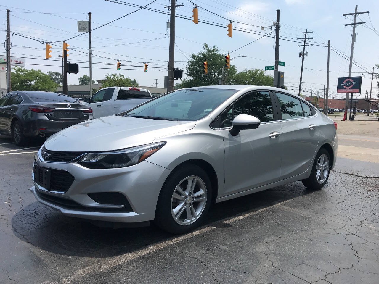 Used 2017 Chevrolet Cruze LT FWD image 4