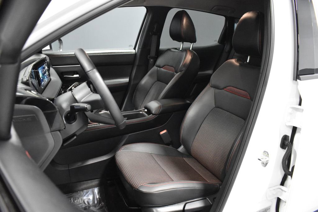 Certified 2025 Nissan Kicks SR image 5