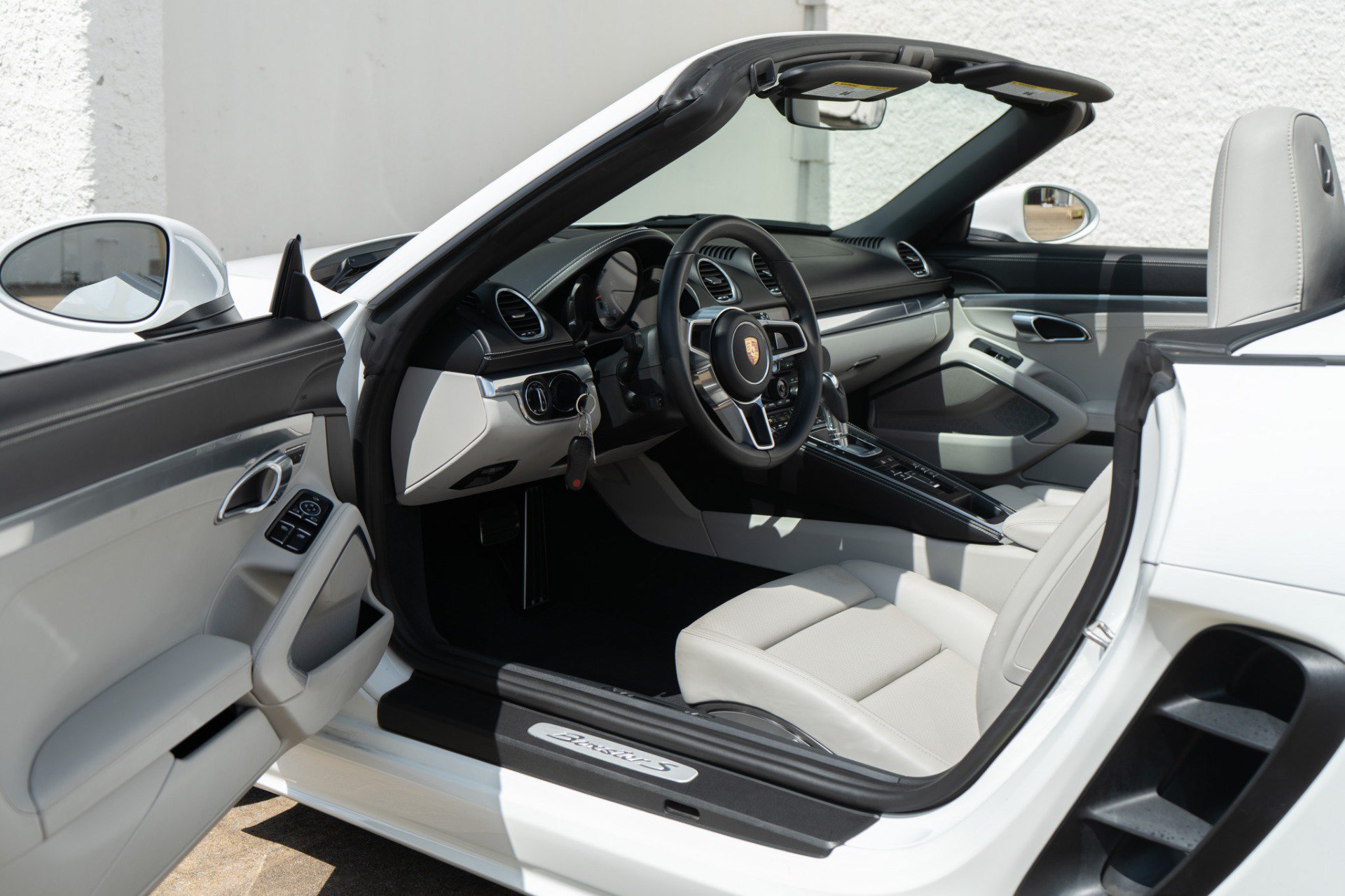 Used 2023 Porsche 718 Boxster S RWD image 17