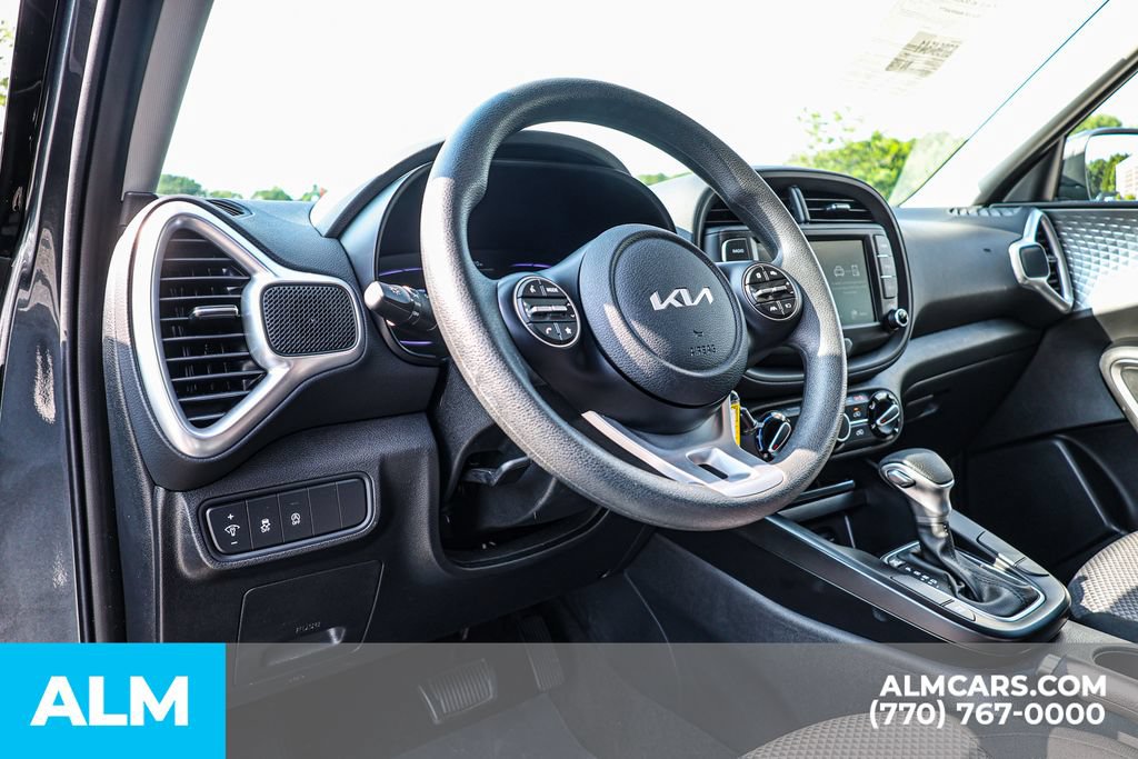 Used 2025 Kia Soul LX w/ LX Technology Package FWD image 26