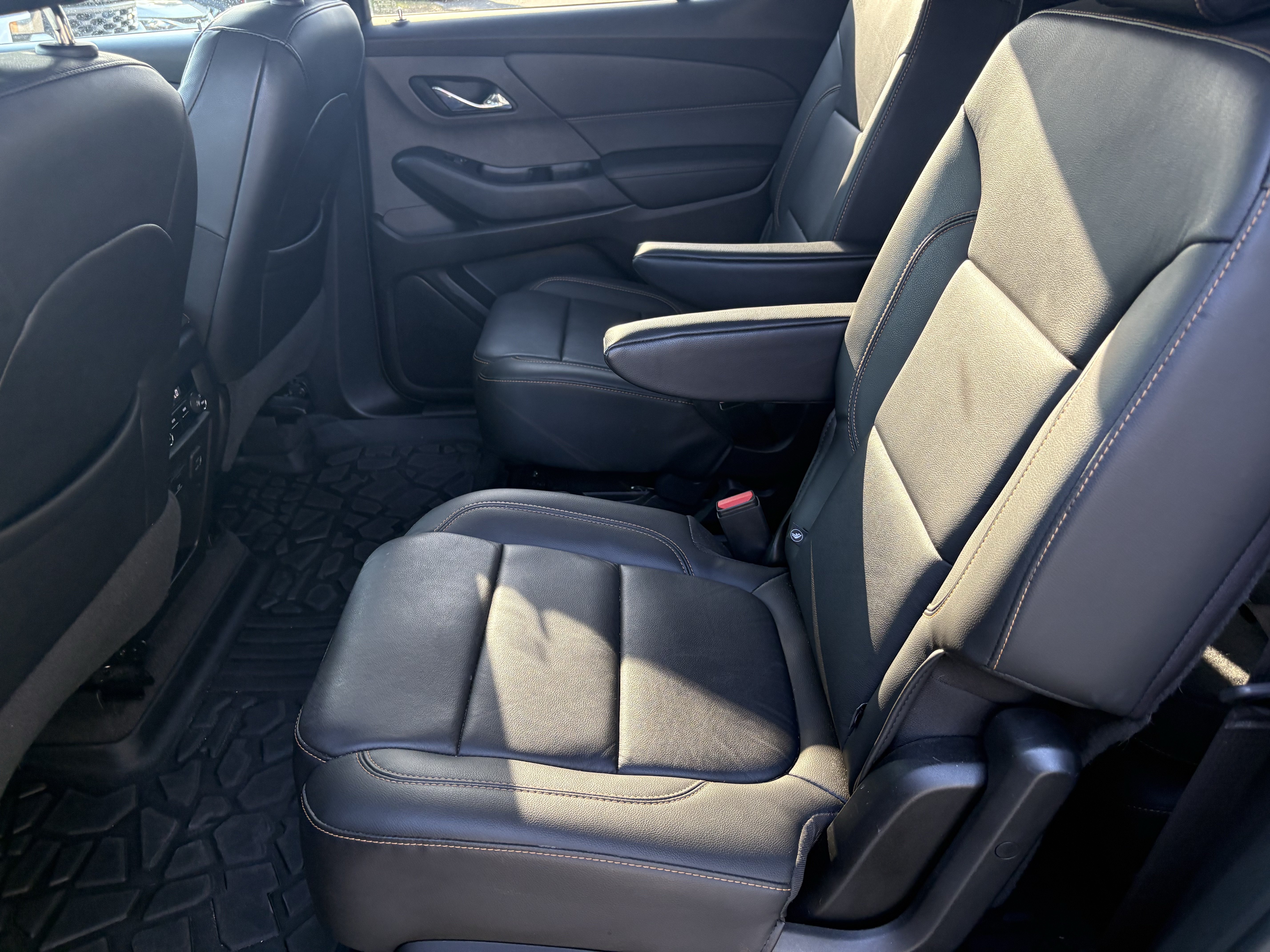 Used 2019 Chevrolet Traverse RS FWD image 9