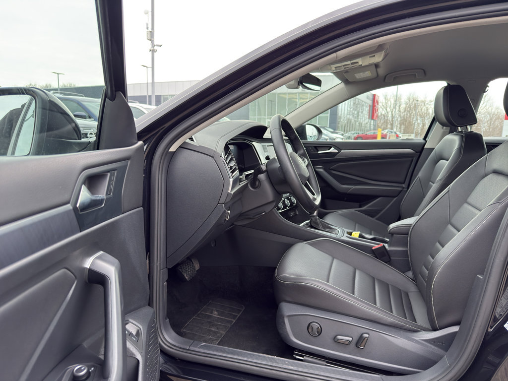 Used 2024 Volkswagen Jetta SE FWD image 11