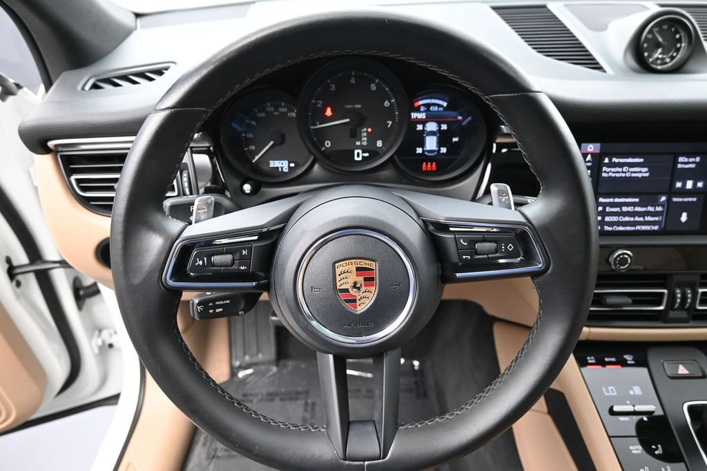 Certified 2022 Porsche Macan AWD/4WD image 12