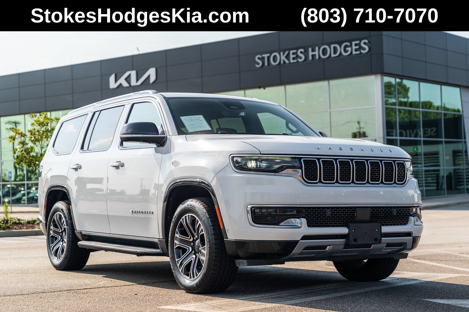 Used 2024 Jeep Wagoneer Series II w/ Flexible Seating Group RWD image 1