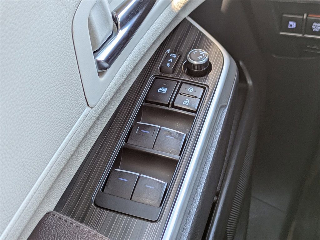 Used 2022 Toyota Sienna Platinum image 23