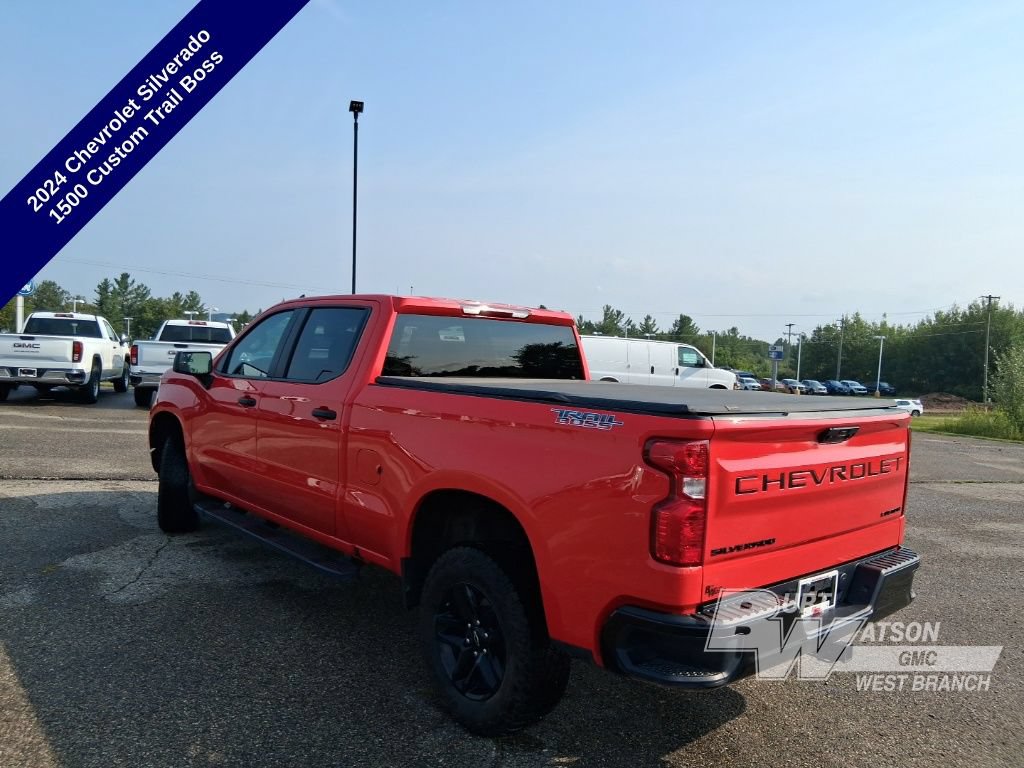 Used 2024 Chevrolet Silverado 1500 Custom Trail Boss w/ LPO, Dark Essentials Package AWD/4WD image 4