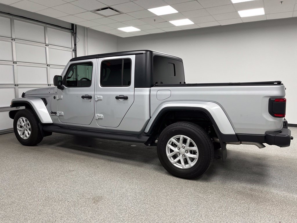 Used 2023 Jeep Gladiator Sport AWD/4WD image 7