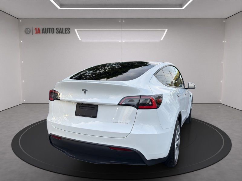 Used 2020 Tesla Model Y Long Range image 5