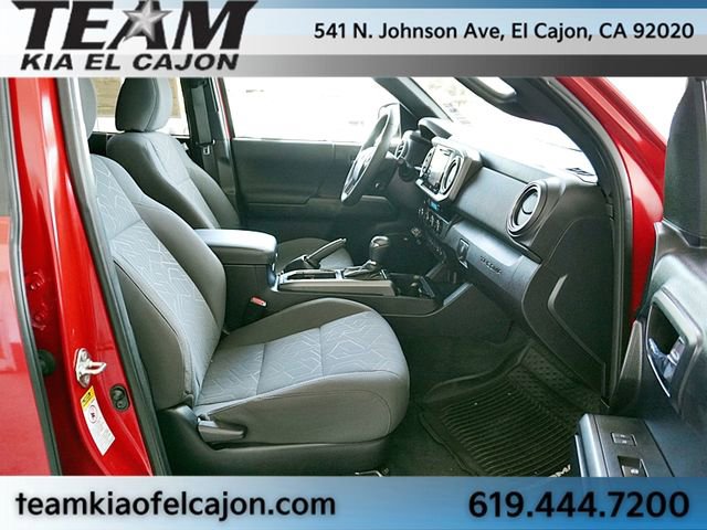 Used 2017 Toyota Tacoma TRD Sport AWD/4WD image 11